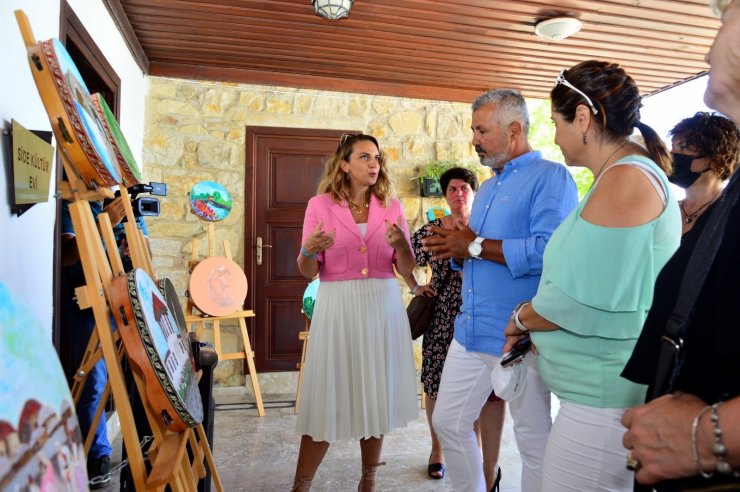 Kosovalı kadın sanatçılar Side’de sergi açtı