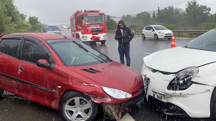 Sekiz farklı kazaya 25 araç karıştı, 8 kişi yaralandı