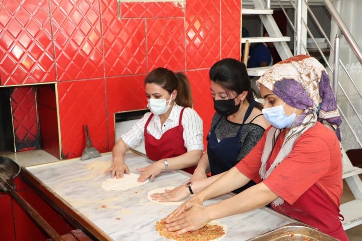 Van’da Afganlılar için ‘Ekmek Üretimi’ kursu