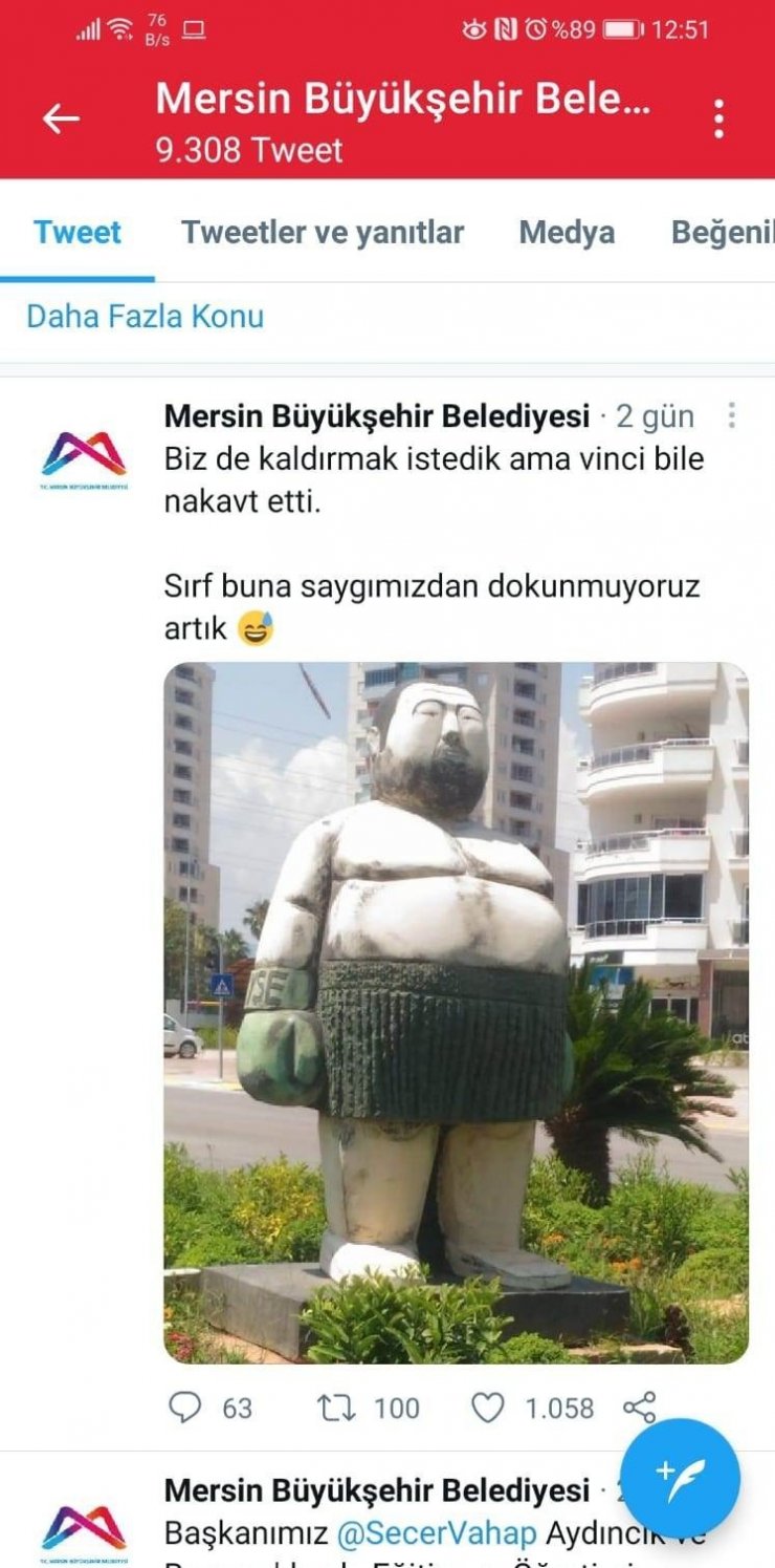 Mersin’deki şişman boksör heykeli espri konusu oldu