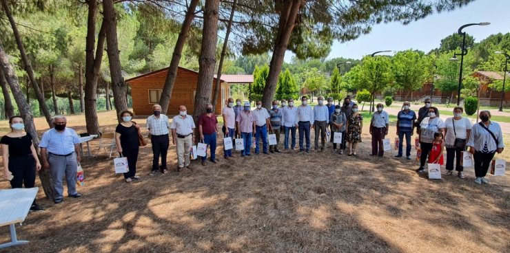 Büyükşehir Belediyesi, emeklileri Tarsus Gençlik Kampında ağırladı