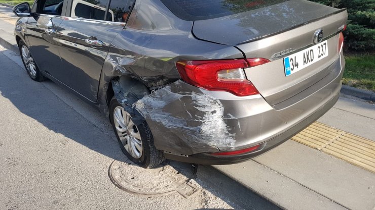 Ankara’da önlemsiz şekilde terk edilen otomobil kazaya sebebiyet verdi: 4 yaralı