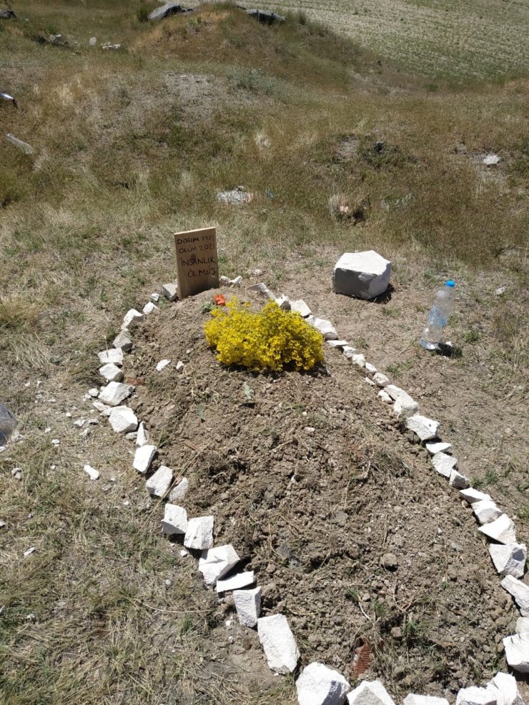 Başkent’te boş arazide bulunan yeni yapılmış mezar polisi alarma geçirdi