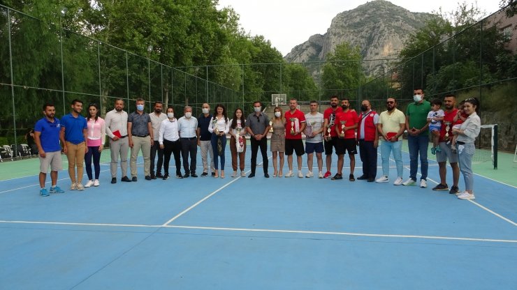 Can Üner Tenis Yaz Turnuvası’nda kupalar sahiplerini buldu
