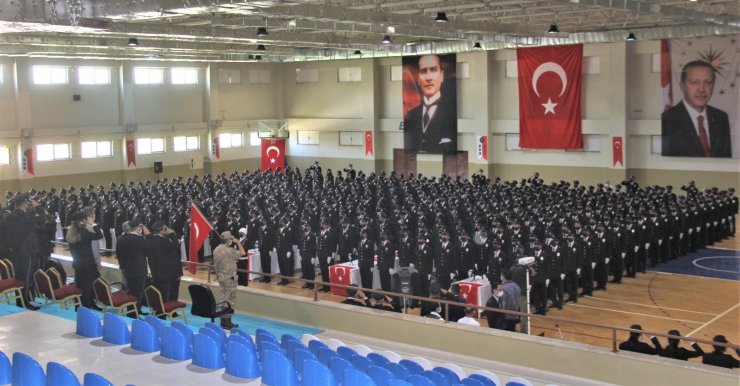 Erzincan’da polis adaylarının mezuniyet sevinci