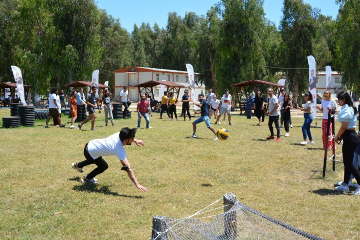 Mersin’de üniversite adayları Tarsus Gençlik Kampında stres attı