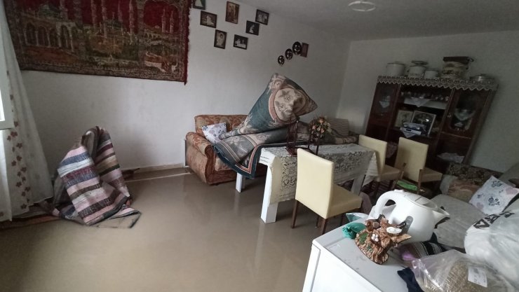 Afyonkarahisar’da 20 ev ve 10 ahırı sel bastı