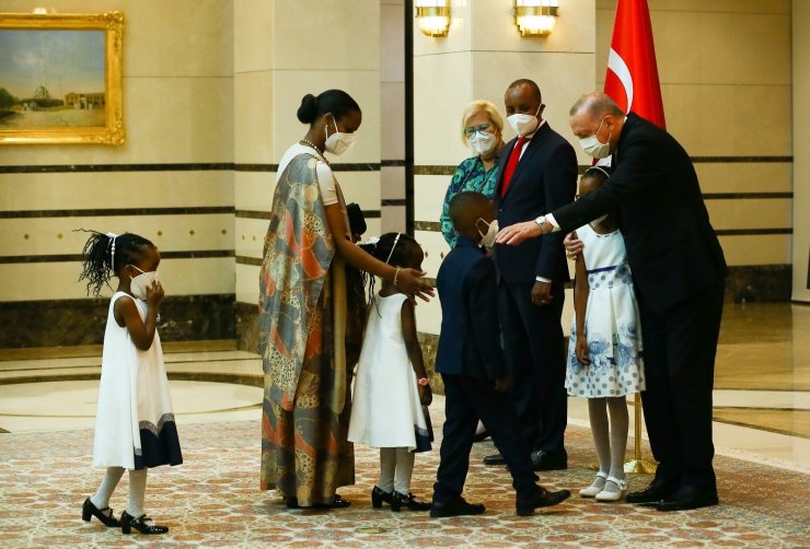 Ruanda Büyükelçisi Mironko, Cumhurbaşkanı Erdoğan’a güven mektubu sundu