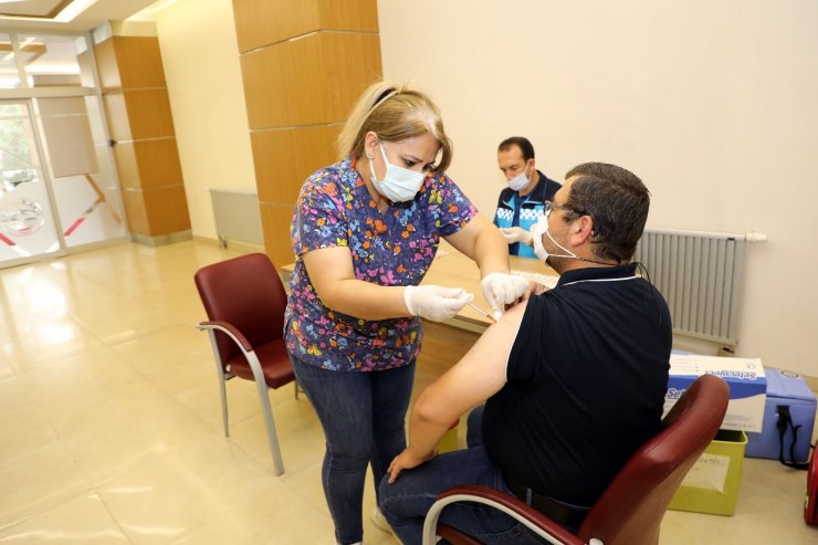 Talas Belediyesi personeline aşı