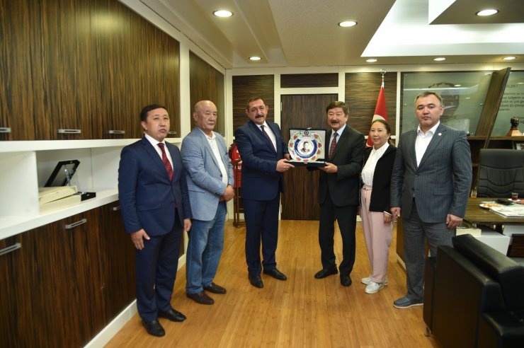 TÜRKSOY Genel Sekreteri Kaseinov’dan Vidinlioğlu’na ziyaret