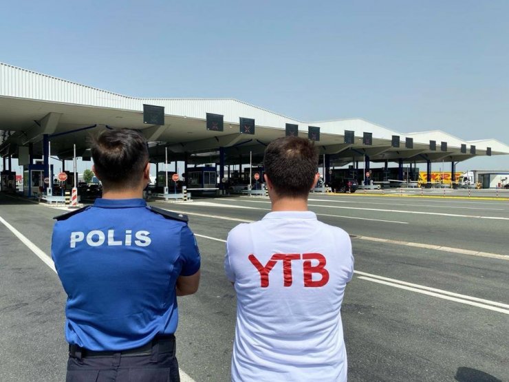 YTB: "Avrupa’daki vatandaşlar Türkiye yolunda bu yıl da yalnız değil"