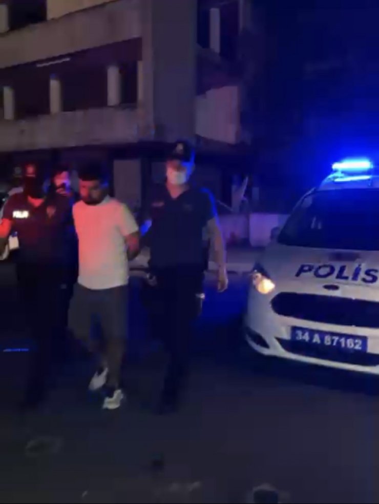 İstanbul’da polise silahlı saldırı: Saldırganlar kovalamaca sonucunda yakalandı