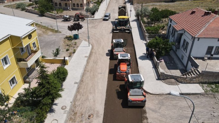Mehmet Akif Ersoy Mahallesinde üç cadde sıcak asfalta kavuşuyor