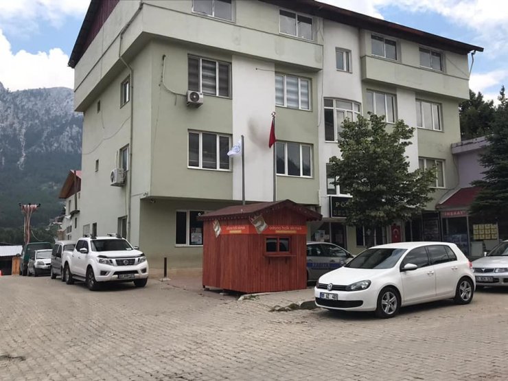 Çay: "Adana Büyükşehir Belediyesi makam girişine de ekmek büfesi koyun"