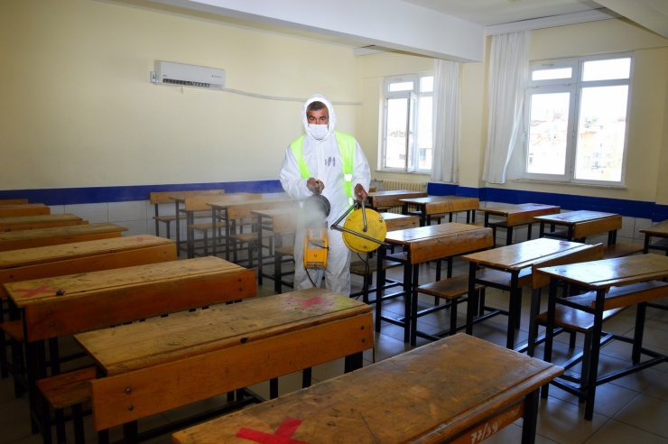 YKS öncesi okullar dezenfekte edidi