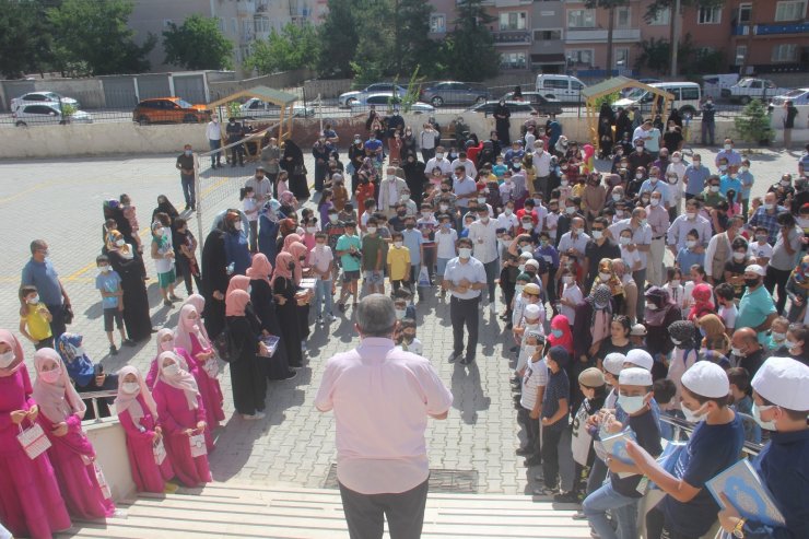 Erzincan’da 165 öğrenci hafız olmak için ter döktü