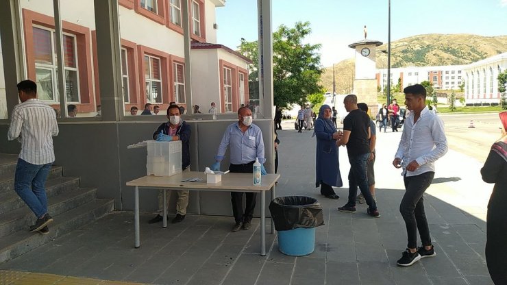 Bitlis’te YKS’nin ikinci oturumu başladı