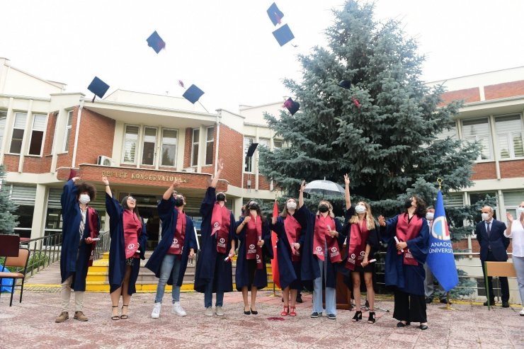 Devlet Konservatuvarı’nda mezuniyet sevinci