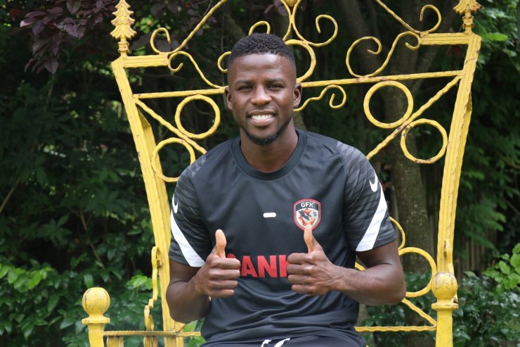 Papy Djilobodji: "Santrfor bile oynarım"