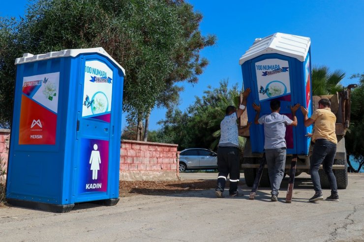 Mersin’de plajlara hijyenik seyyar tuvaletler yerleştirildi