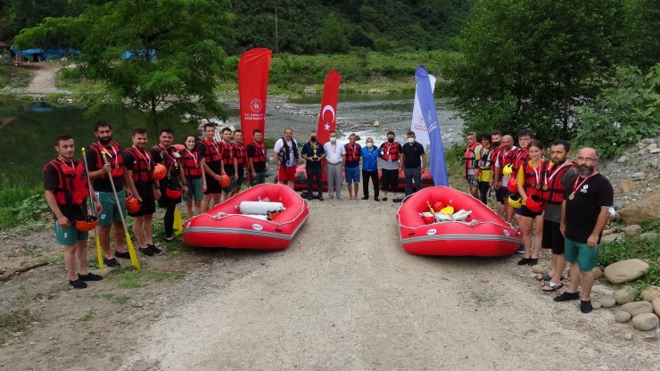 15 Temmuz şehitleri anısına rafting yarışı
