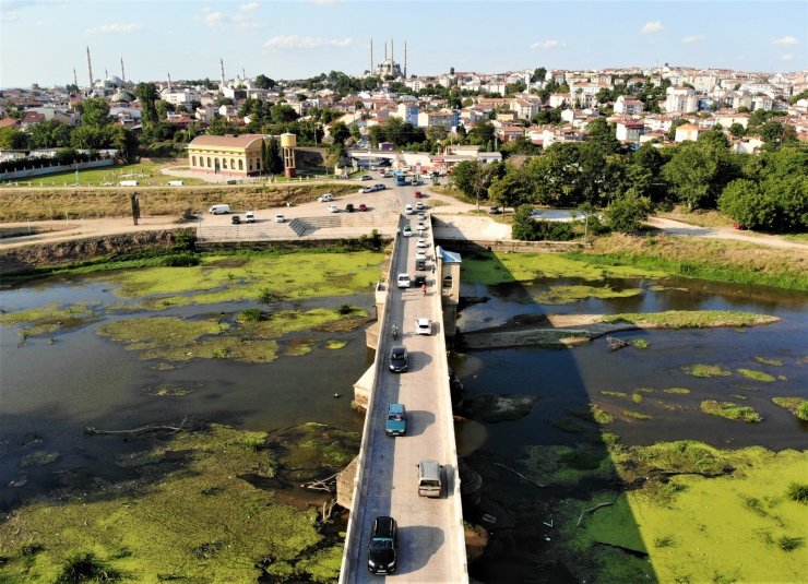 Edirne’de seviyesi düşen nehirlerde adacıklar oluştu