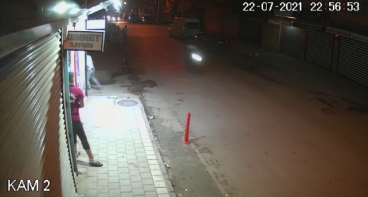 Motosikletli magandalar kadın ve çocukları korkuttu