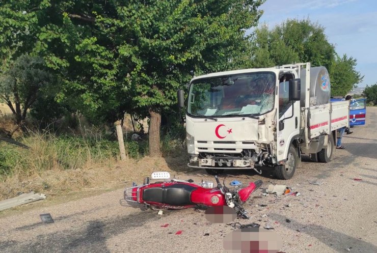Manisa’da süt kamyoneti ile motosiklet çarpıştı: 1 ölü