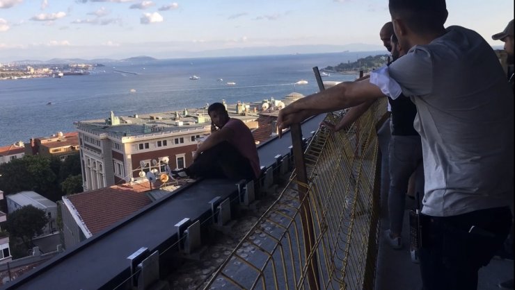 Taksim’de polisten hayat kurtaran müdahale