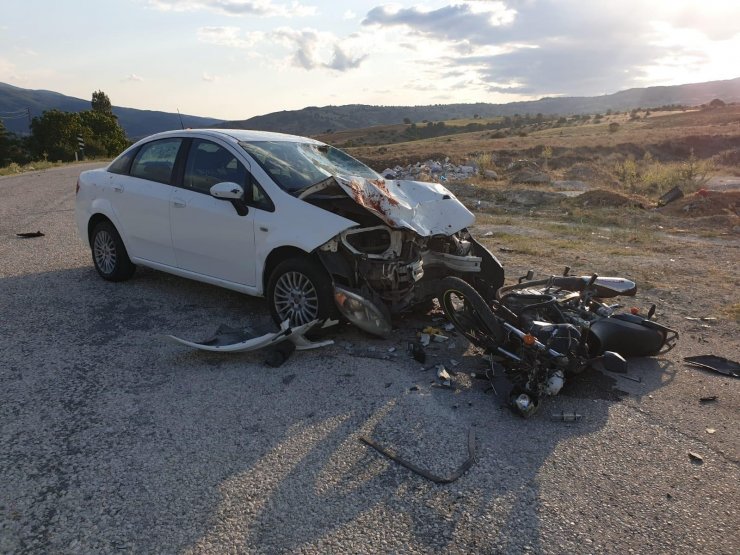 Çorum’da otomobil ile motosiklet çarpıştı: 2 yaralı