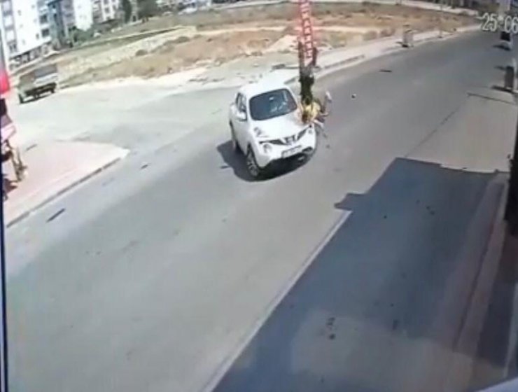 Mersin’de motosiklet kazaları güvenlik kameralarına yansıdı