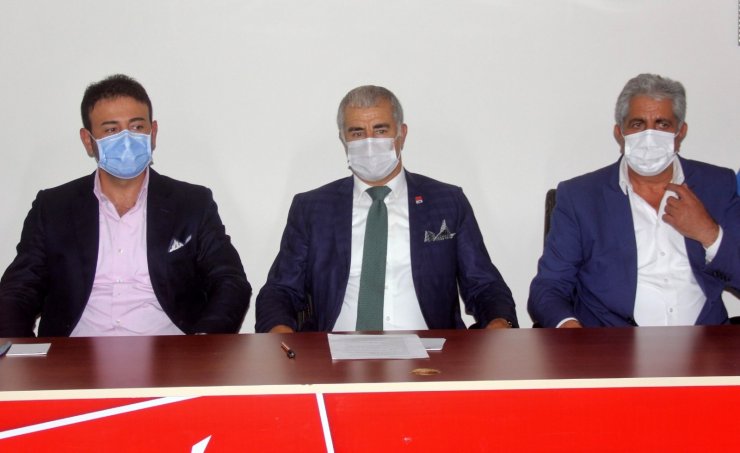 CHP’li Beşiktaş Belediye Başkanı Akpolat’tan gazetecilere zarf içerisinde 500 TL