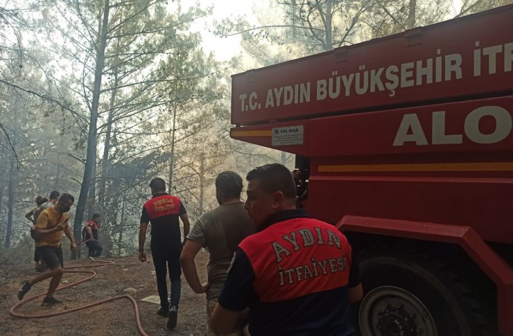 Aydın Büyükşehir Belediyesi itfaiye ekipleri Marmaris yangınına müdahale ediyor