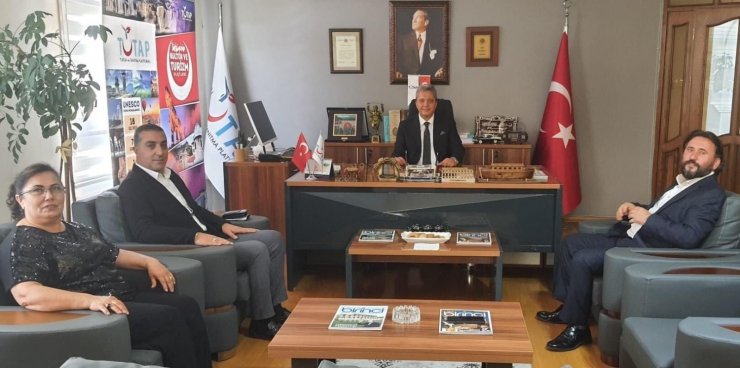 TUTAP’tan TSO Meclis Başkanı Ünal’a Turizm Elçisi Beratı