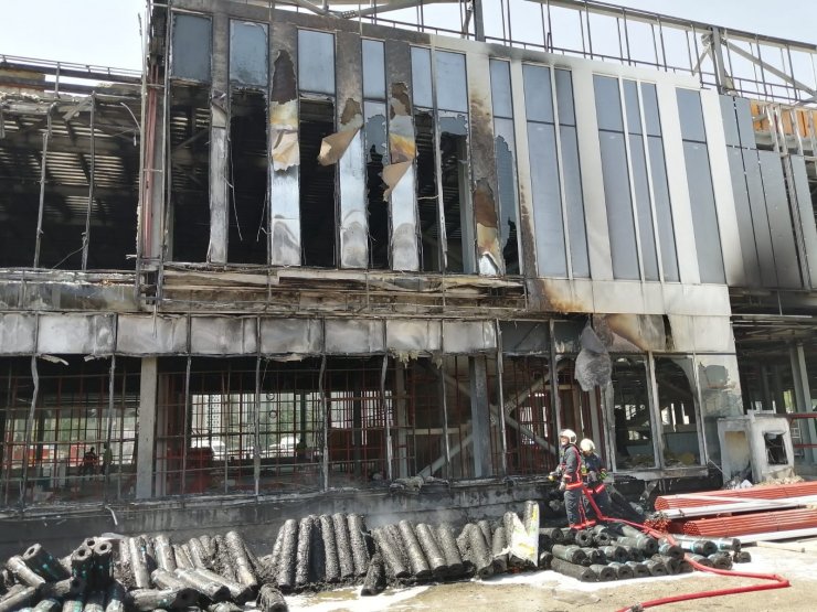 Büyükşehir Belediyesi, Ankara’da çıkan yangının kısa sürede kontrol altına alındığını duyurdu