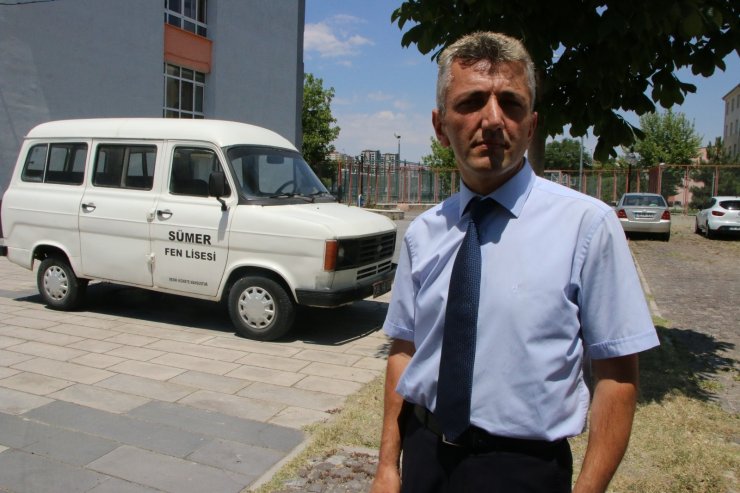 Bu da öğrencilerin ‘Çiçek Abbas’ minibüsü