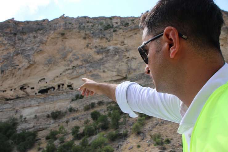 Tunceli’nin dikkat çeken kaya konutları ’İn delikleri’ için ilk adım atıldı
