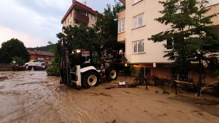 AFAD’dan açıklama: “Çok sayıda personelle arama kurtarma çalışmalarımız sürüyor”