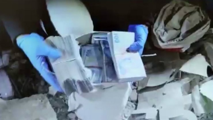 Otomobilin içindeki 1 milyon lirayı çalan 3 kişi yakalandı