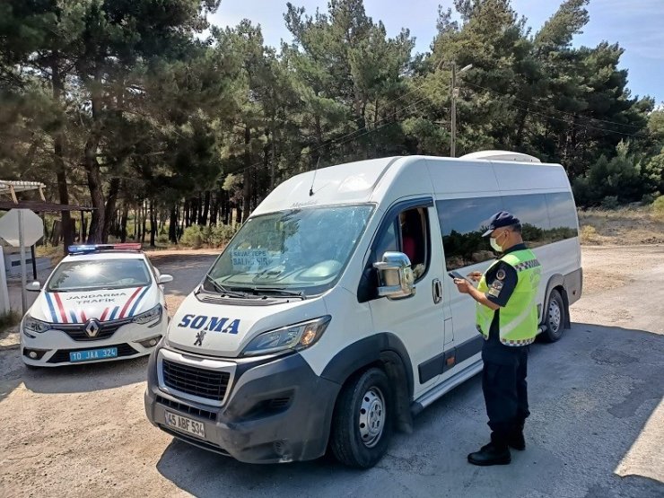 Balıkesir’de jandarma 8 aranan şahsı yakaladı