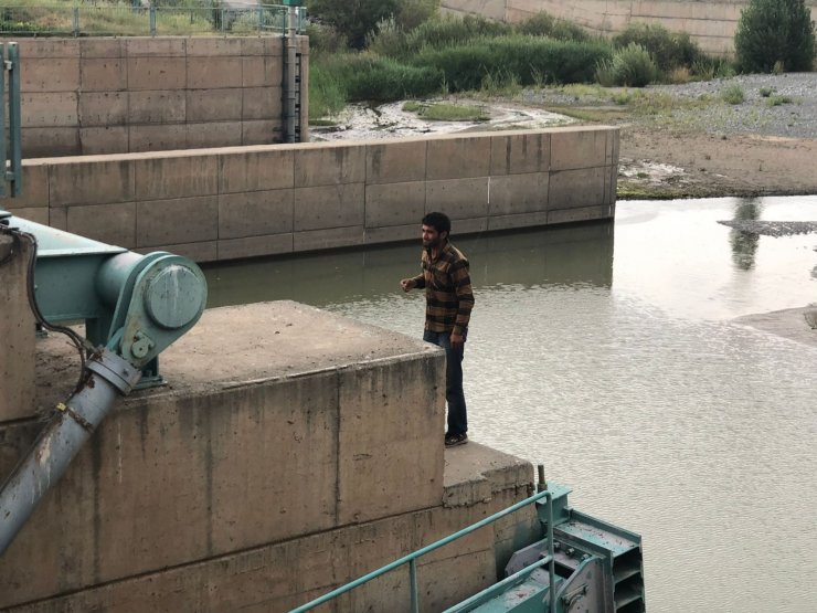 Çoban parasını almadığı için baraj gövdesinden atlamak istedi