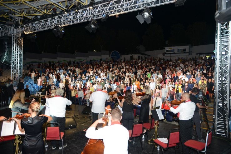 Bursa’da Senforock gecesinde dinleyiciler unutulmaz anlar yaşadı