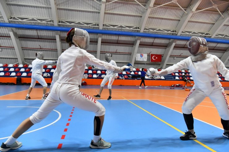 Milli eskrimciler yeni sezona Isparta’da hazırlanıyor