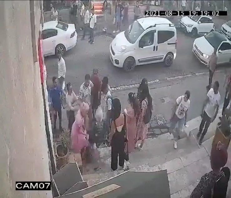 Yerli ’Marilyn Monroe’ dilenci kızı darp etti