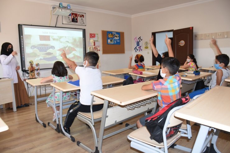 Diyarbakırlı Öğrenciler İbn-i Sina Haftası’nı kutladı