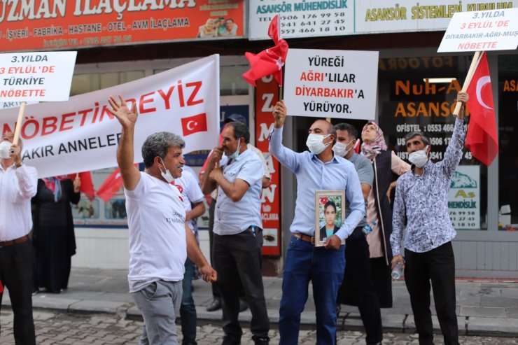 Diyarbakır Anneleri Ağrı’da PKK’yı lanetledi