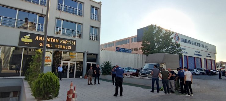 Anavatan Partisi Genel Merkezi önünde şüpheli çanta alarmı