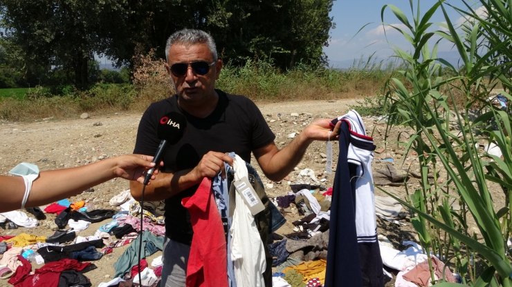 Manavgat’ta yardım için toplanan kıyafetleri dere kenarına attılar