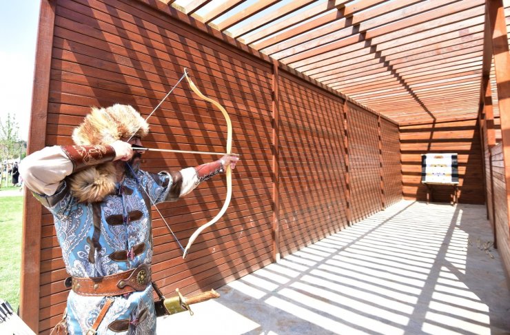 Ahlat’taki Malazgirt kutlamalarında okçuluk sporuna büyük ilgi