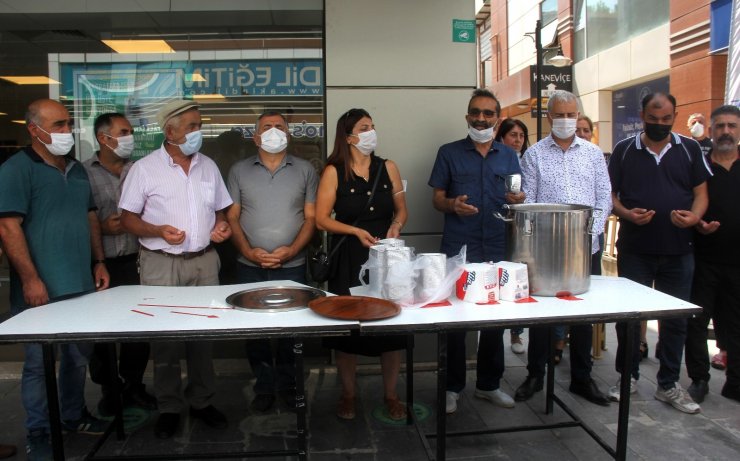Erzincan’da CHP’den aşure dağıtımı